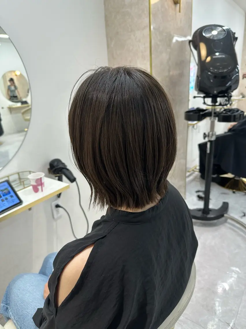 ミディアム カット ヘアカラー トリートメント 艶髪、髪質改善 富田隼仁のヘアスタイル