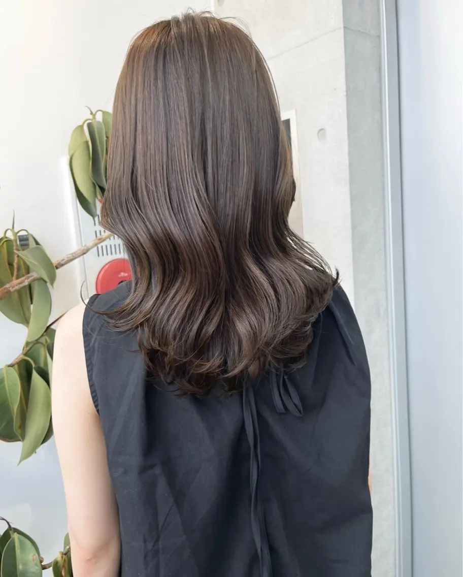 ミディアム カラー パーマ ヘアアレンジ ヘアカラー トリートメント 透明感/オリーブ/ グレージュ/YUKAのヘアスタイル