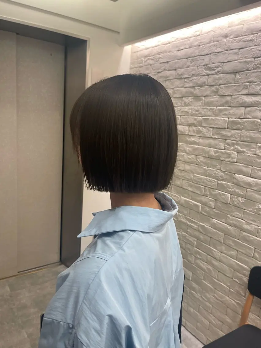 ショート 切りっぱなしボブ ボブ ハイトーン/レイヤ ーTENSHOのヘアスタイル