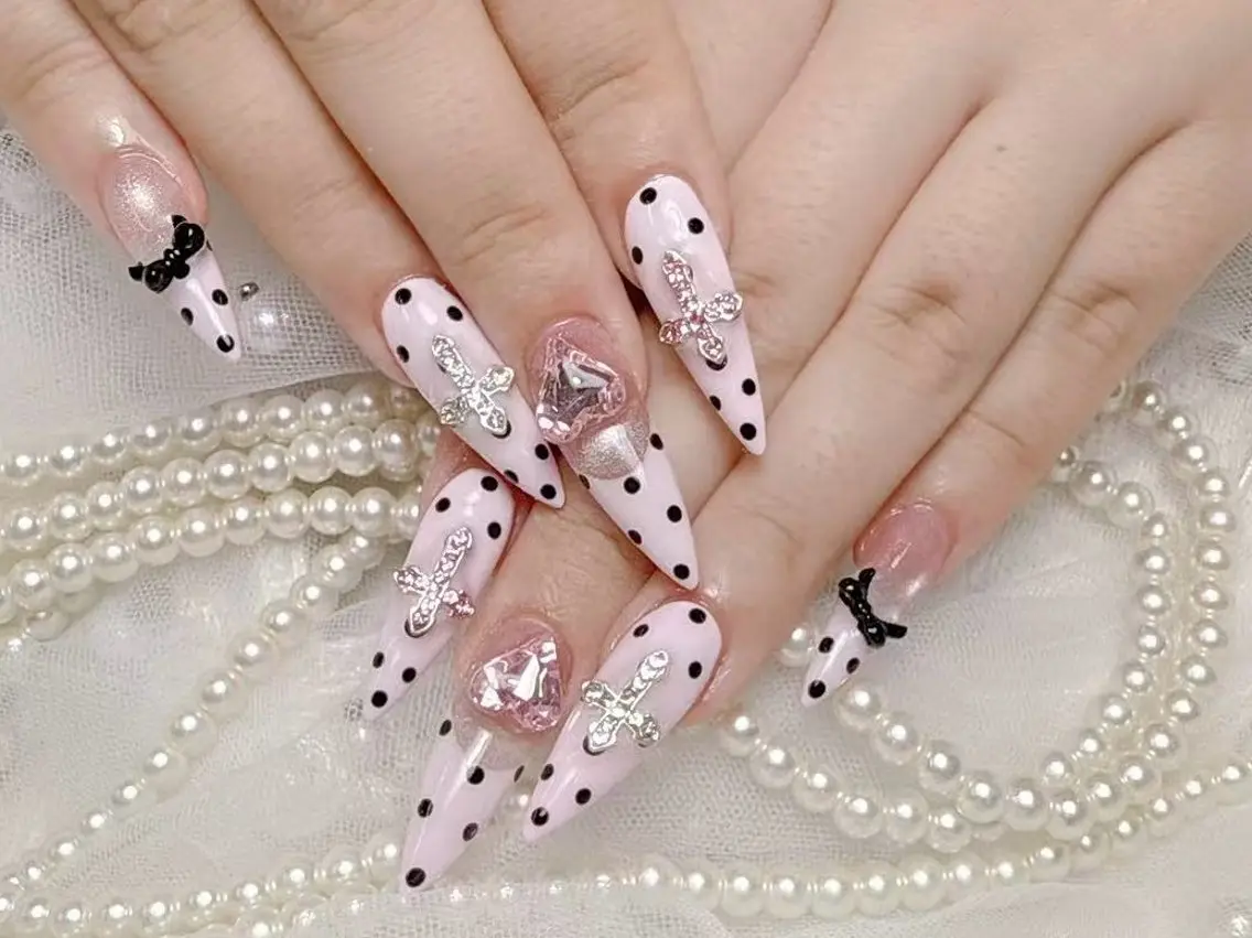 ネイル ジェルネイル 韓国ネイル マグネットネイル 持ち込み ワンカラーネイル ハンドネイル ハンドケア R1🎀Nail💕 池袋東口店のネイルデザイン