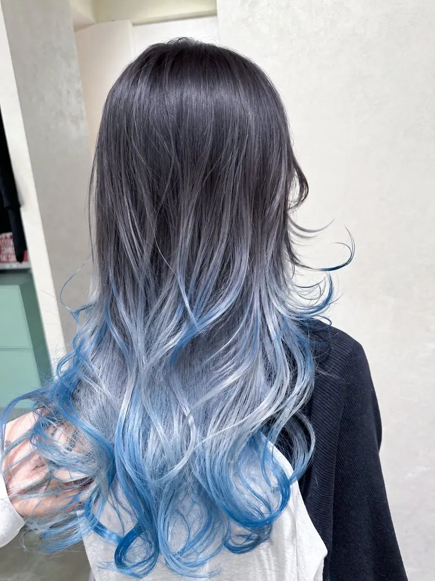 セミロング カラー ブリーチ ブルーカラー グラデーションカラー シルバー 伸ばしかけ カット ヘアカラー 【デザインカラー】 南堀江　宇都宮のヘアスタイル