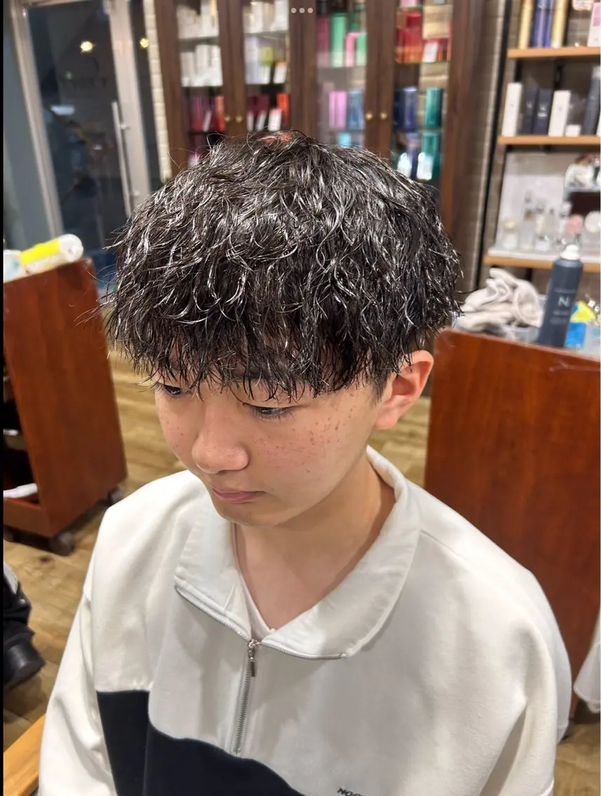 ショート パーマ メンズ メンズパーマ カット パーマ 鶴田 将清のヘアスタイル