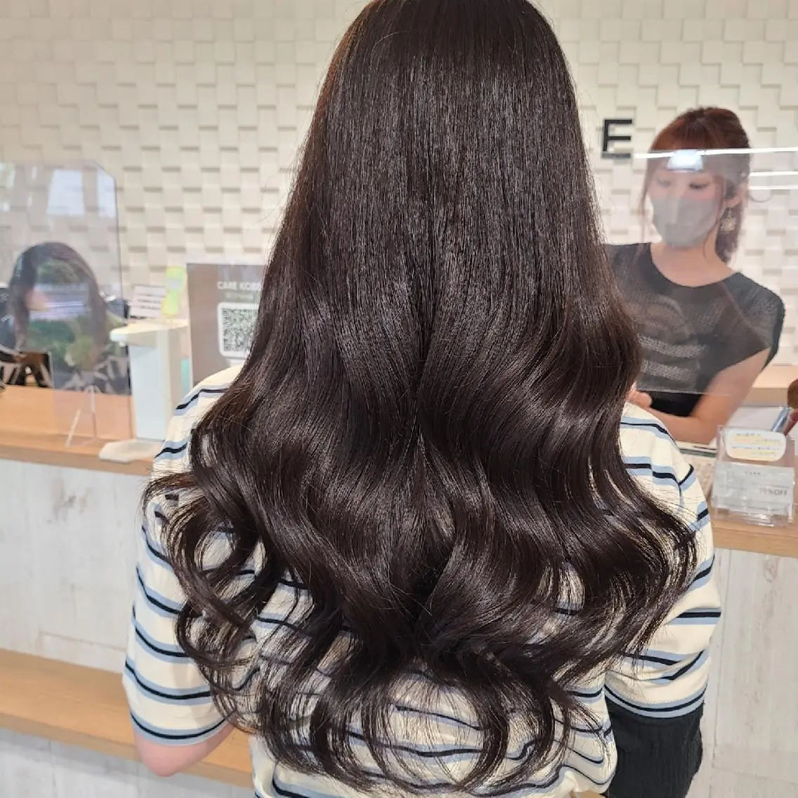 ロング パーマ ヨシンモリ 韓国風ヘア 韓国レイヤー🪽 無重力パーマナツキのヘアスタイル