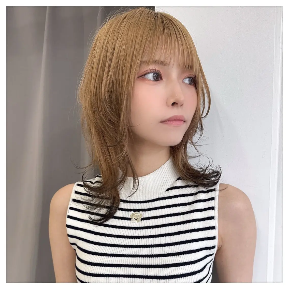 ミディアム カラー ウルフカット カット ヘアカラー トリートメント ショート・ハイトーン ズーキーのヘアスタイル