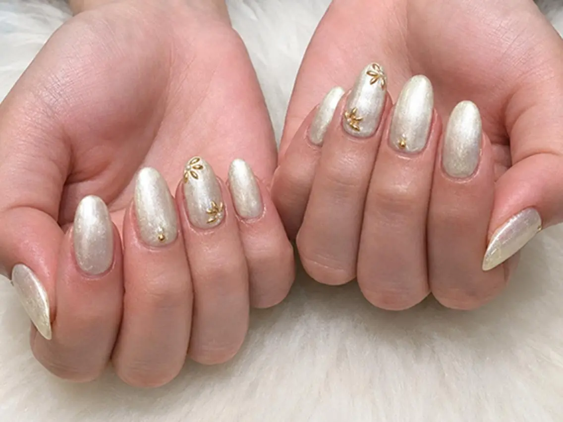 ネイル ゴールド シンプルネイル ハンドネイル Kanai Harukaのネイルデザイン