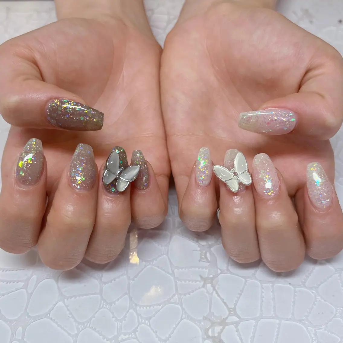 ネイル キラキラネイル ハンドネイル リスブラン 🎀MIKAのネイルデザイン