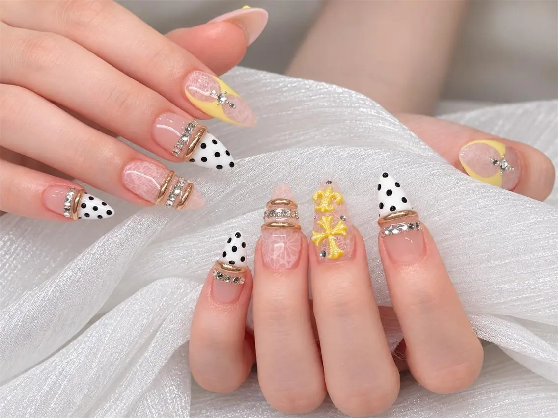 ネイル ドット 長さ出し 持ち込み ネイルチップ 黄色 NAILS168 池袋西口駅前店のネイルデザイン
