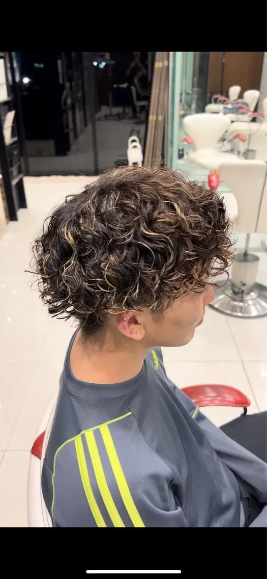 パーマ メンズ メンズハイライト メンズパーマ プードルパーマ プードルパーマ Goto Koseiのヘアスタイル