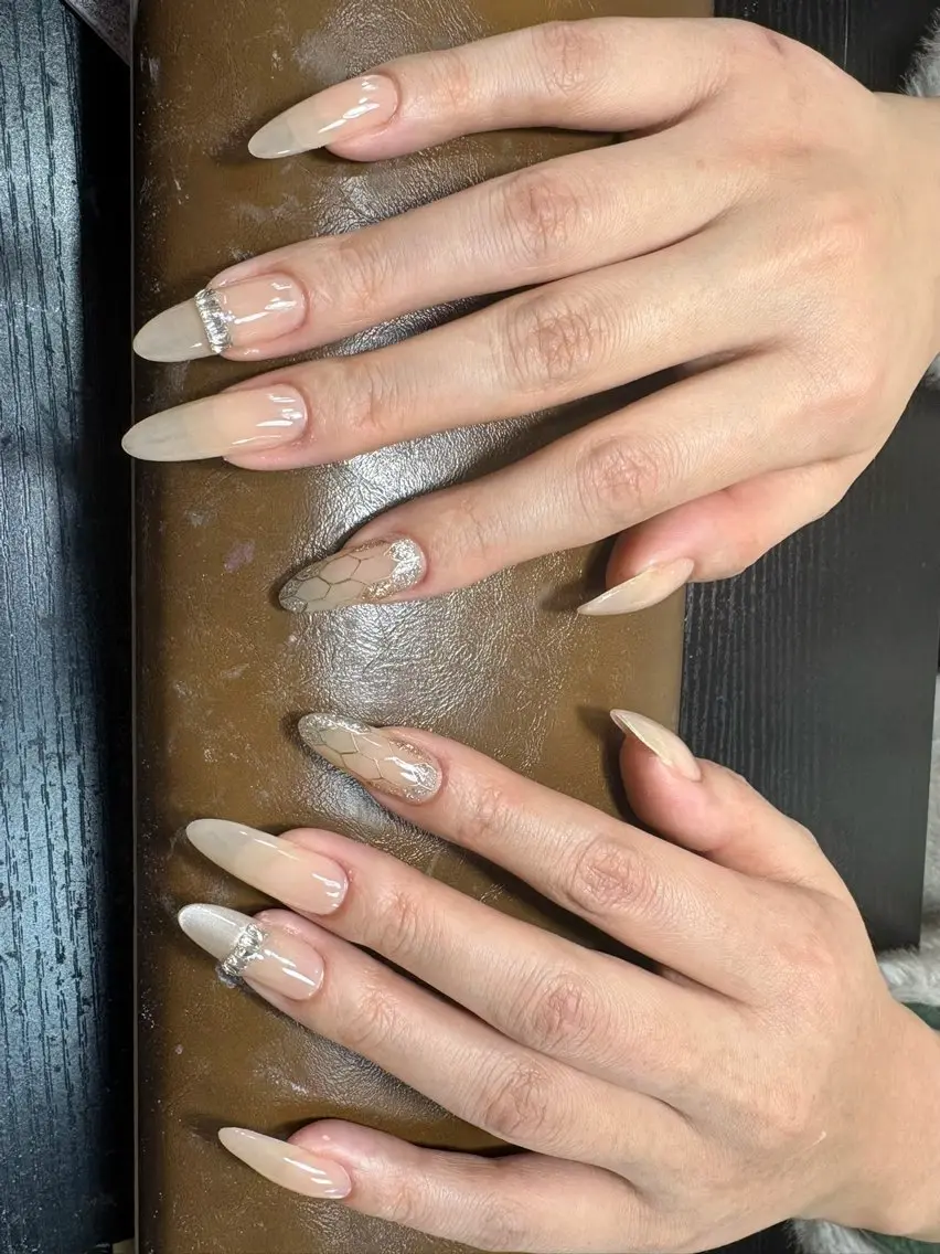 ネイル 瞳 ネイルサロン😊のネイルデザイン