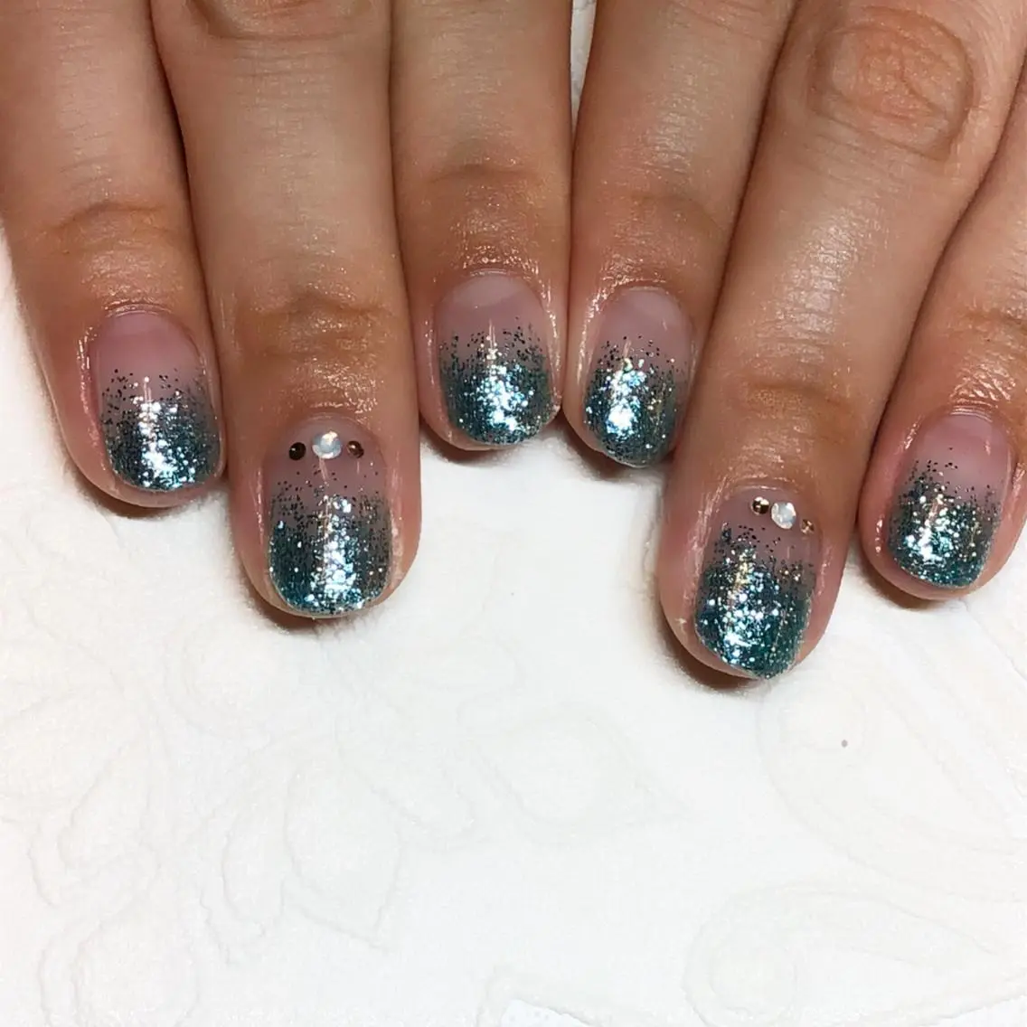 ネイル グラデーション ラメ(グリッター) ラメグラデーション ストーンネイル KIREIE NAILSのネイルデザイン