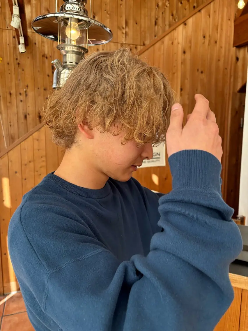 カラー メンズ メンズブリーチ ベージュカラー ブリーチ ヘアカラー 谷澤 貫太のヘアスタイル