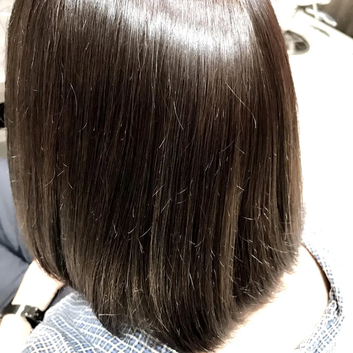 ショート カラー コミヤ チナミのヘアスタイル