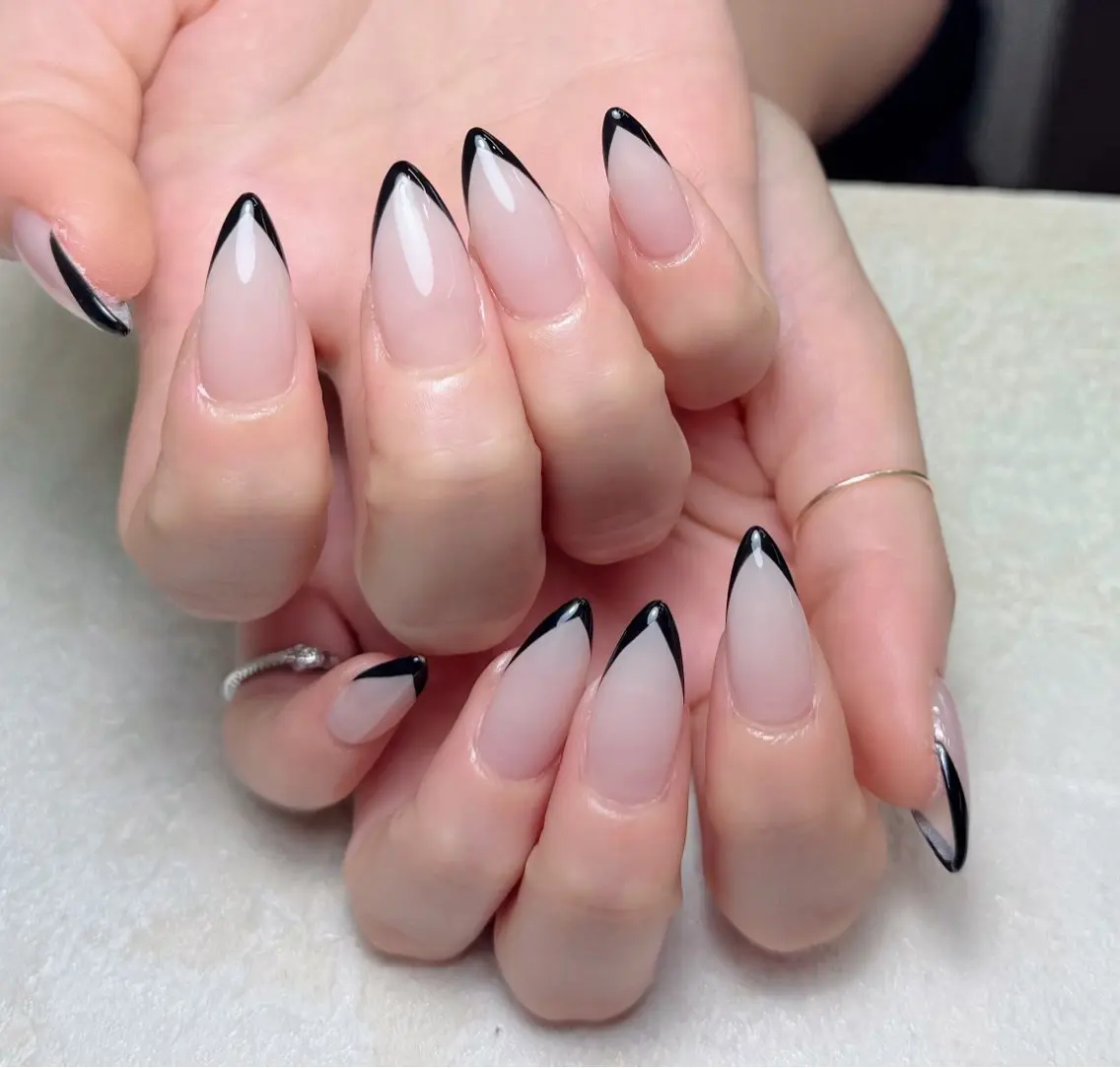 ネイル アートネイル オーロラネイル 長さ出し フレンチネイル ガーリー ハンドネイル 中野駅から2分 MEO NAILのネイルデザイン