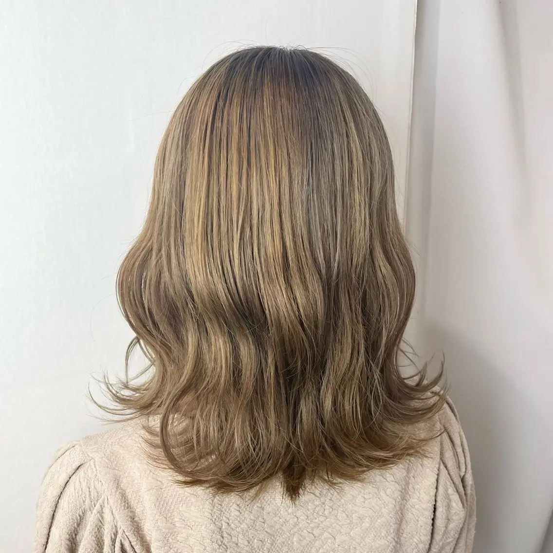 カラー ヘアカラー 🎀モモ🎀　上品 白髪ぼかしハイライトのヘアスタイル