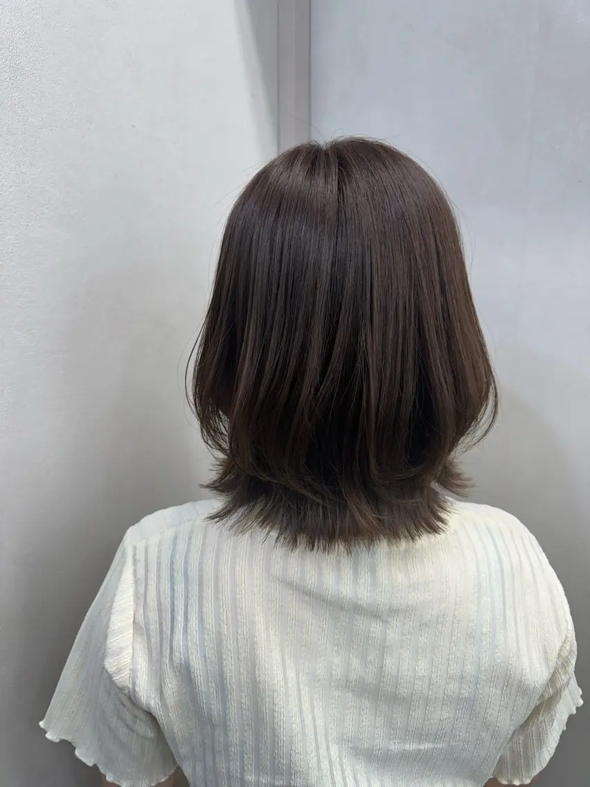 ミディアム くびれヘア レイヤーカット CLUTCHmuk. AIRI／完全個室のヘアスタイル