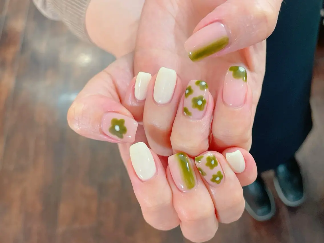 ネイル フラワーネイル ジェルネイル ニュアンスネイル パラジェル 春ネイル nailroom OHANA🌴のネイルデザイン