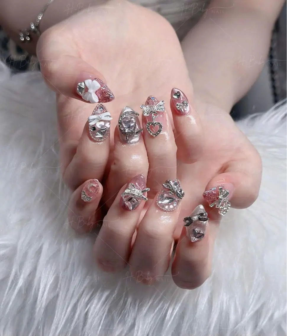 ネイル オーロラネイル フレンチネイル ジェルネイル ハロウィン キラキラネイル H.baby Nail Salonのネイルデザイン