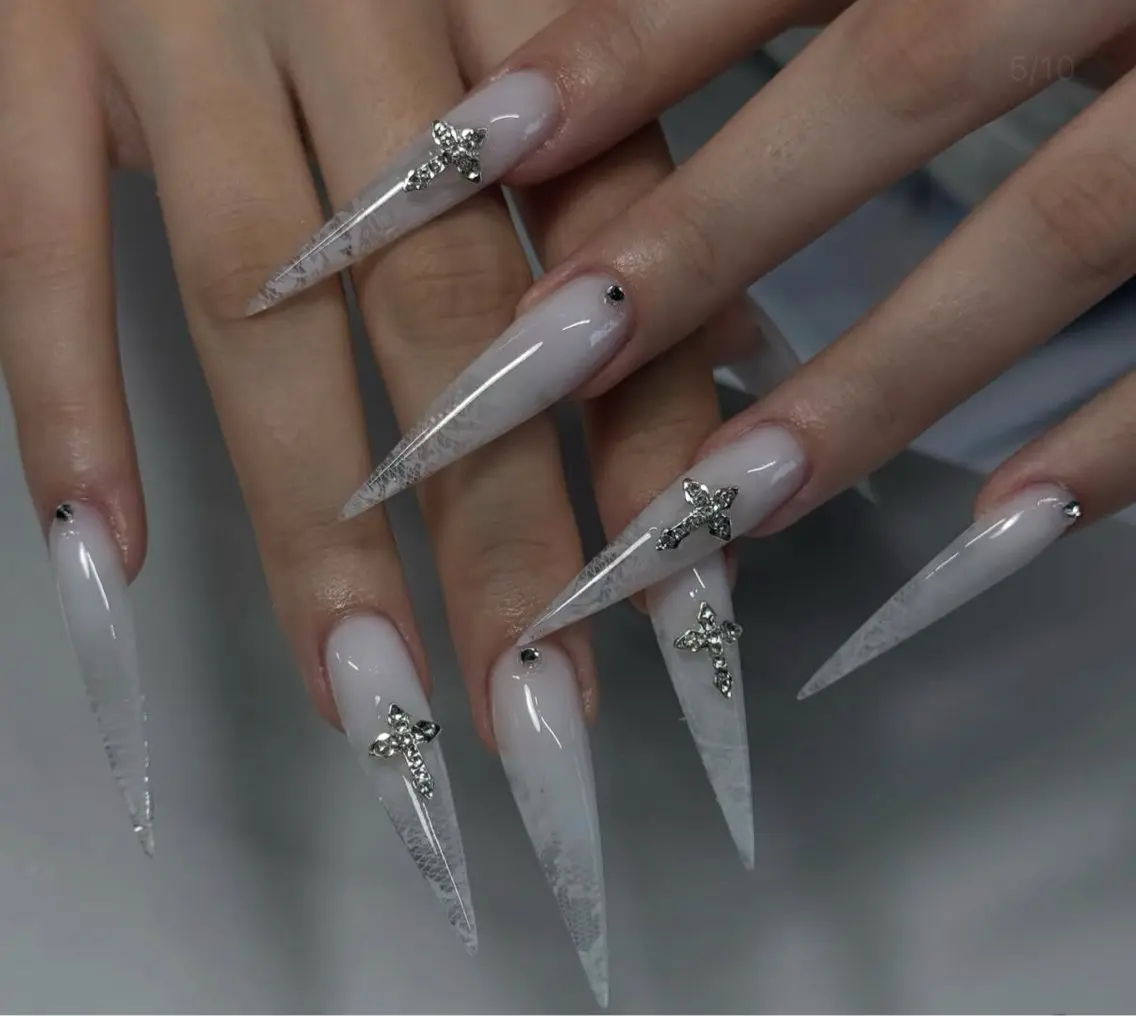 ネイル アートネイル ボルドー フレンチネイル ジェルネイル 氷ネイル・うるうるネイル ハンドネイル Julie NailSalonのネイルデザイン