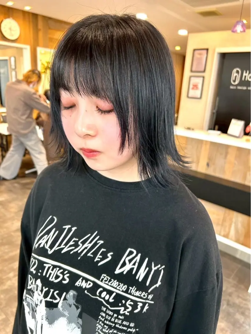 カラー 黒髪 ブルーカラー ブルーブラック (ハピス) むつみのヘアスタイル