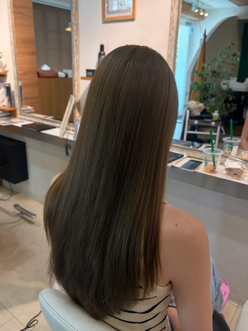 ロング カラー ベージュカラー ブリーチ ブリーチなしカラー オリーブベージュ ヘアカラー 井口 陽菜のヘアスタイル