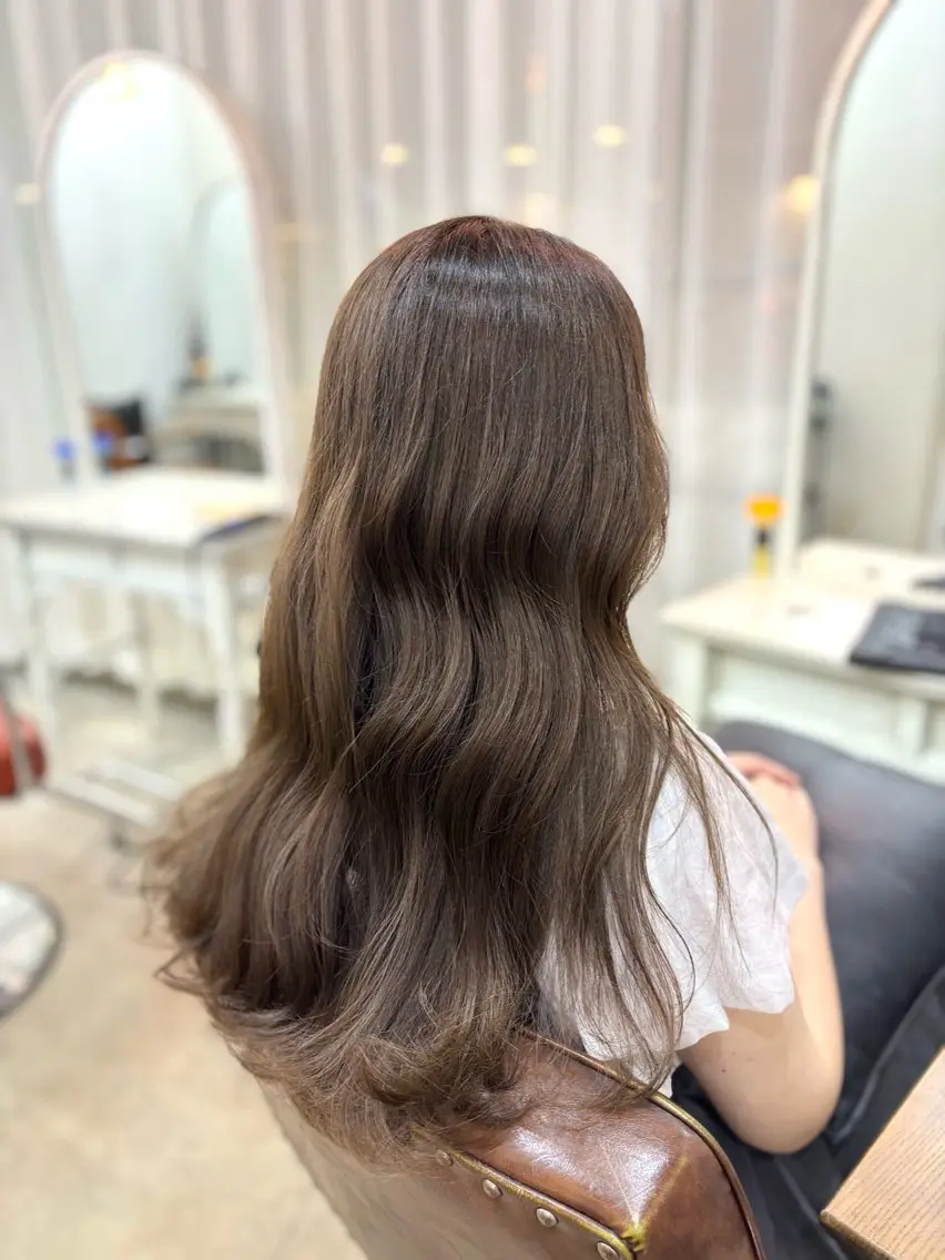 ロング カラー ベージュカラー オリーブベージュ ヘアカラー トリートメント 艶髪‎カラー🤍 RIKAのヘアスタイル