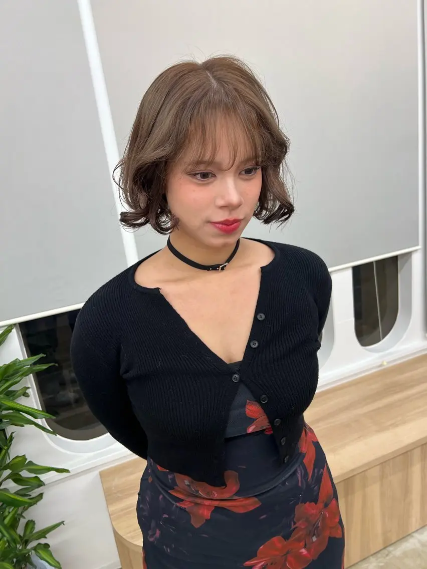 ショート ボブ くびれヘア 髪質改善 韓国風ヘア レイヤーカット カット ヘアカラー アオリ/韓国風 ハイトーン/レイヤーのヘアスタイル