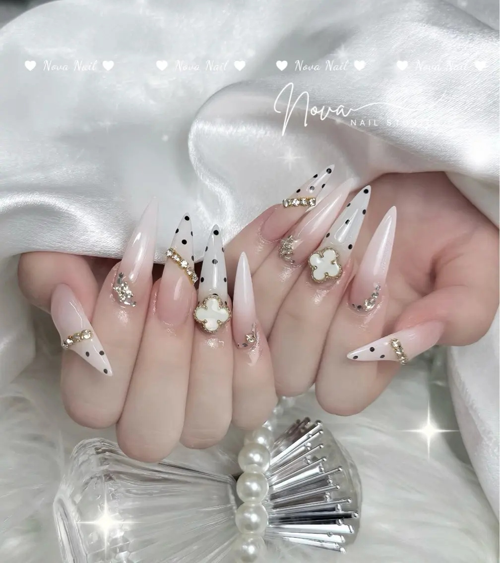 ネイル ハンドネイル ハンドケア Kitty Nail Novaのネイルデザイン