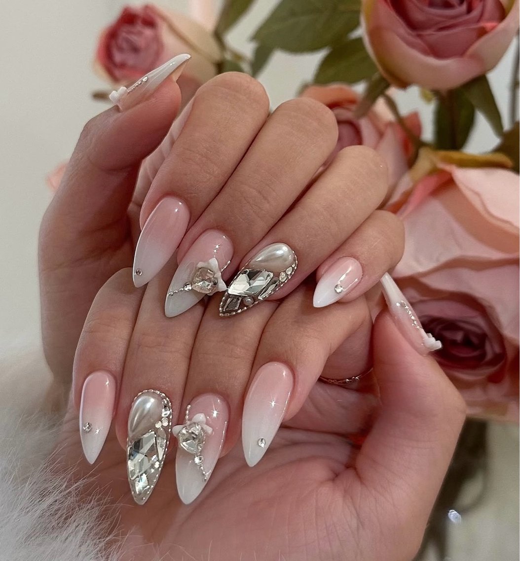 ネイル キラキラネイル 韓国ネイル ロングネイル マグネットネイル 持ち込み ハンドネイル MONE PINK  NAILのネイルデザイン