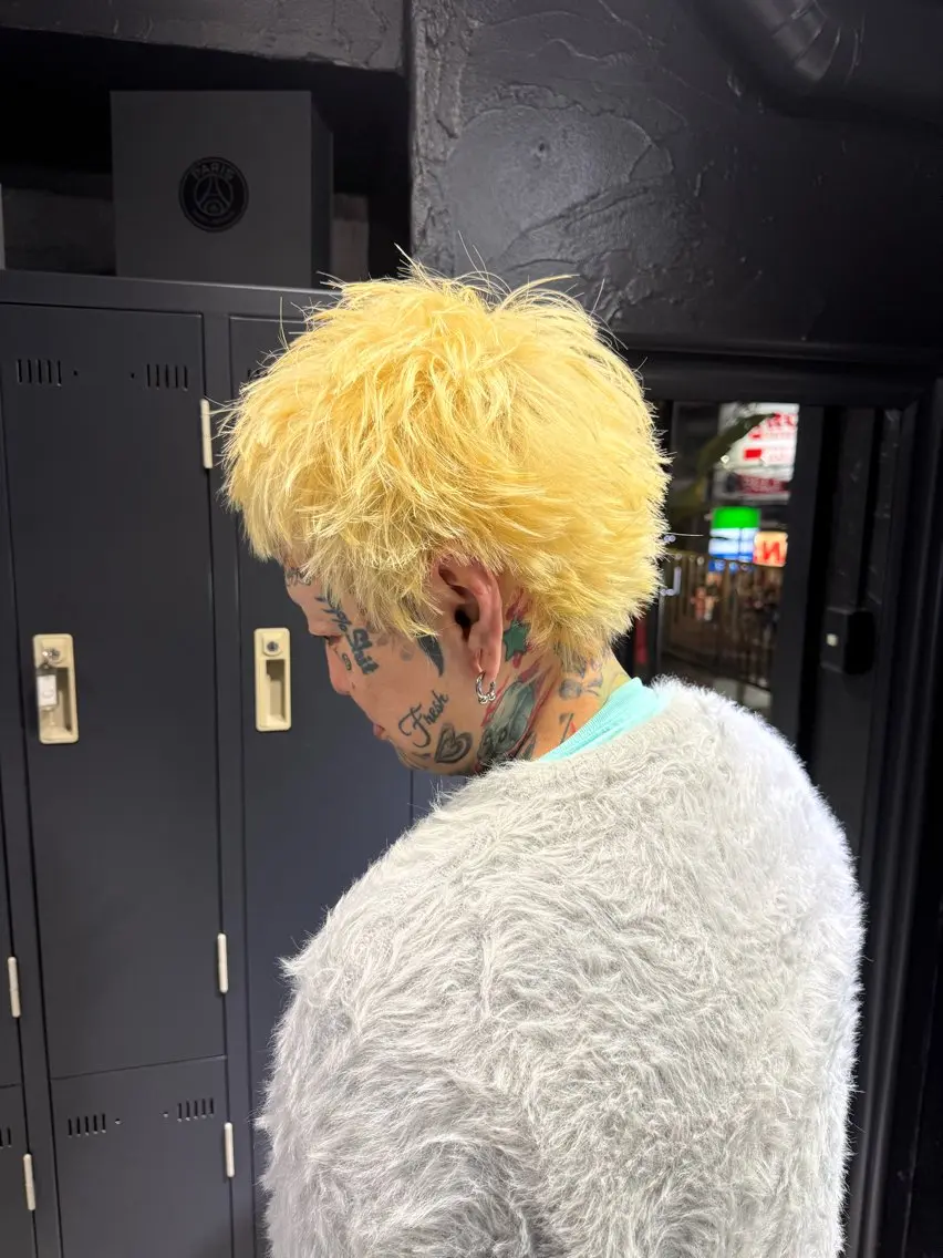 ショート カラー ヘアアレンジ メンズ スパイキーショート ブロンド ショートヘア カット ヘアカラー トリートメント ヘアセット メンズ専門 美容師✨ アメ村 堀江颯瑛のヘアスタイル