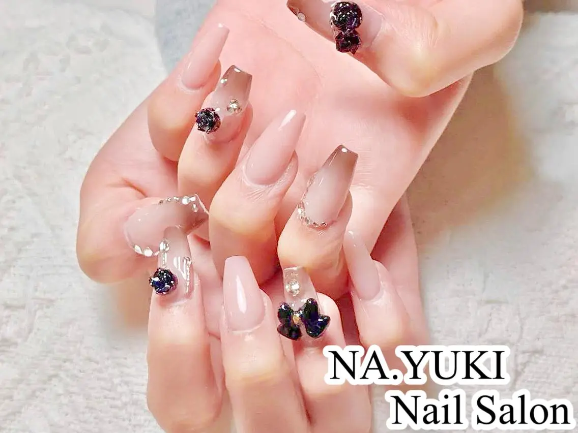 ネイル フラワーネイル フレンチネイル ジェルネイル ガーリー ミディアムネイル 🌷Hana 🌷のネイルデザイン