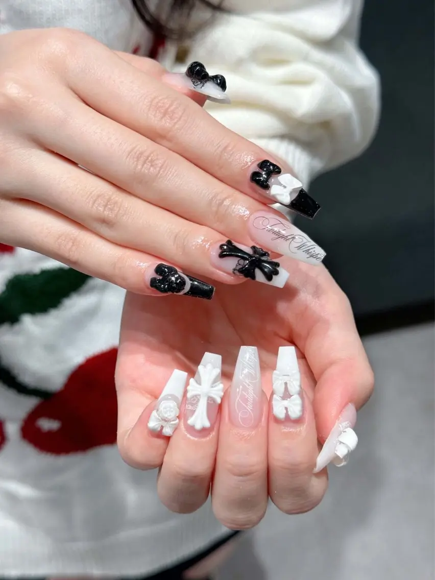 ネイル チークネイル ドット フレンチネイル グラデーション ハート Eli Muse 新宿ネイルのネイルデザイン