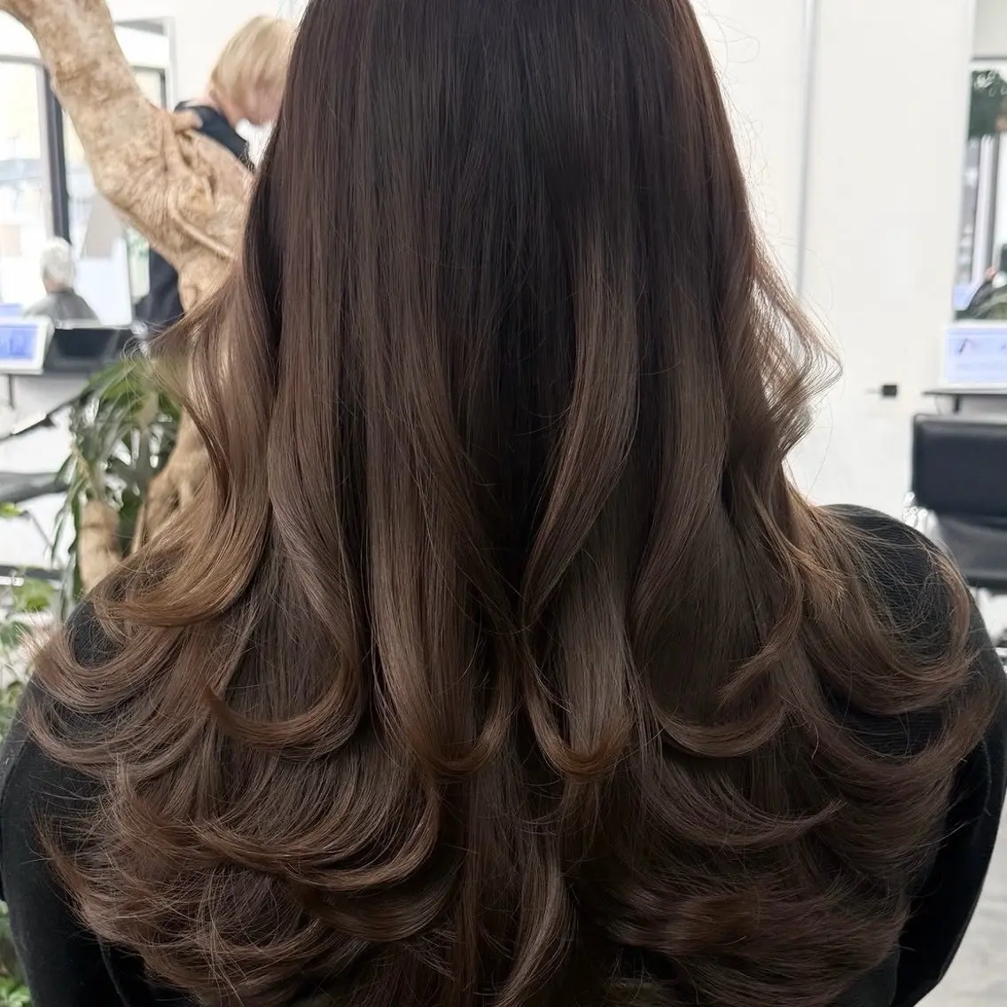 セミロング カラー ヘアアレンジ 内大久保 列夏のヘアスタイル