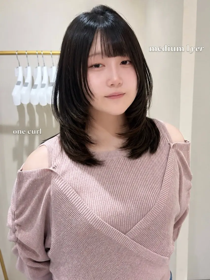 ミディアム 大人韓国レイヤ ー特化|角岡泉希🩶のヘアスタイル