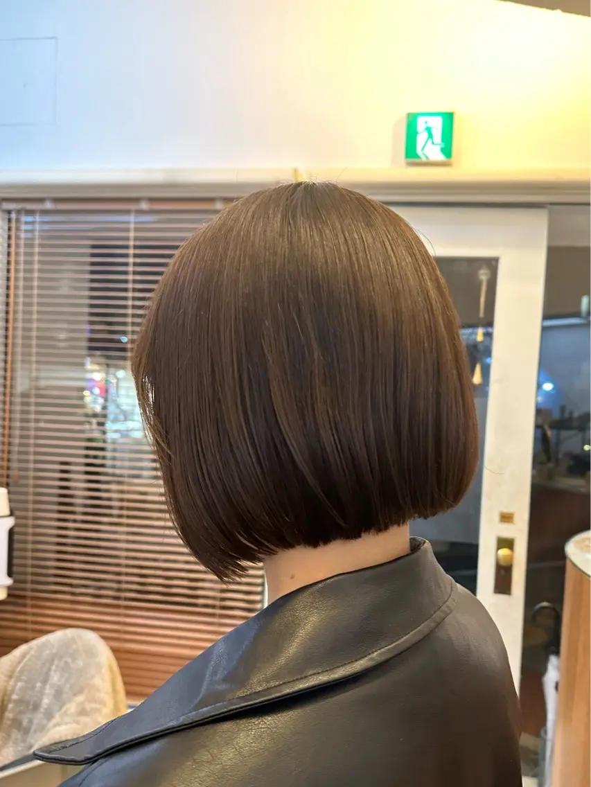 ミディアム カラー 切りっぱなしボブ ベージュカラー ブリーチ ブルーカラー 透明感カラー 新宿御苑前/ボブ 髪質改善Ryuseiのヘアスタイル