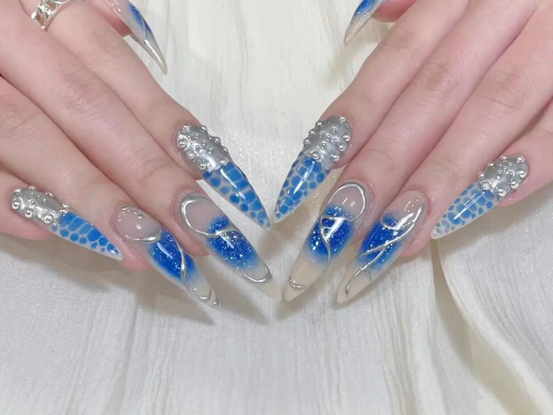 ロング ハンドネイル 💅 リリアのネイルデザイン