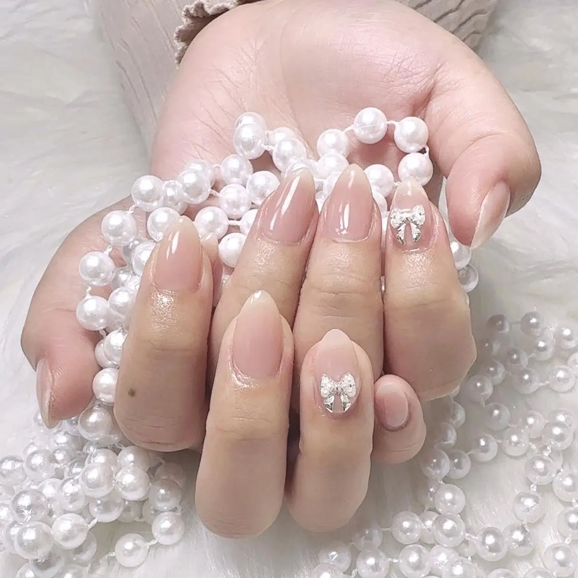 Hand🌟ソフトジェルオフ無料ケア込み🌟ワンカラー∔アート／大きいパーツ2本の写真