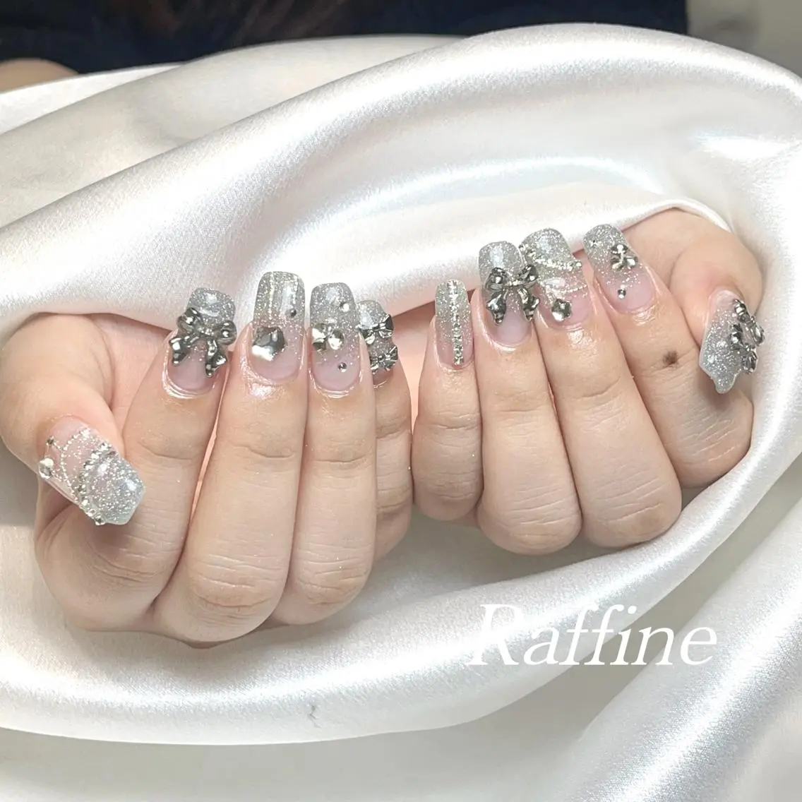 ネイル RAFFINE haru🦋🩵のネイルデザイン