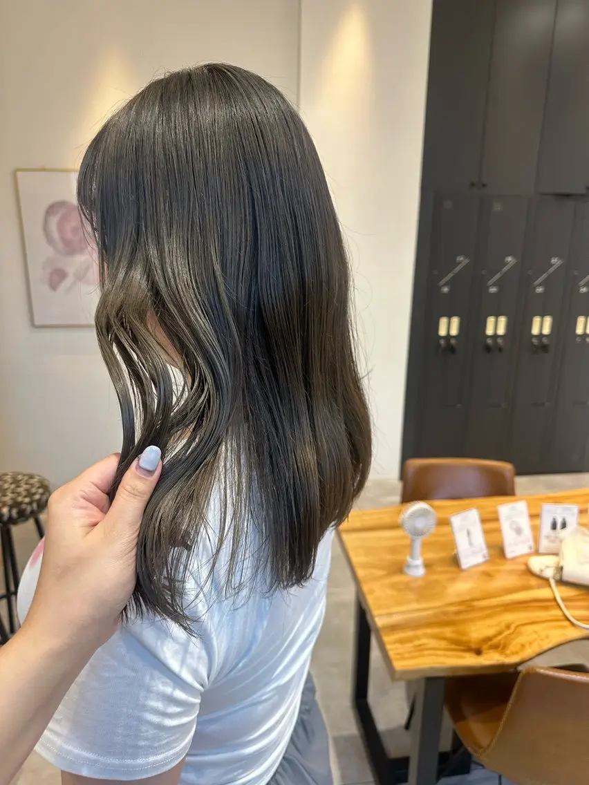 カラー 藤川 玲亜のヘアスタイル