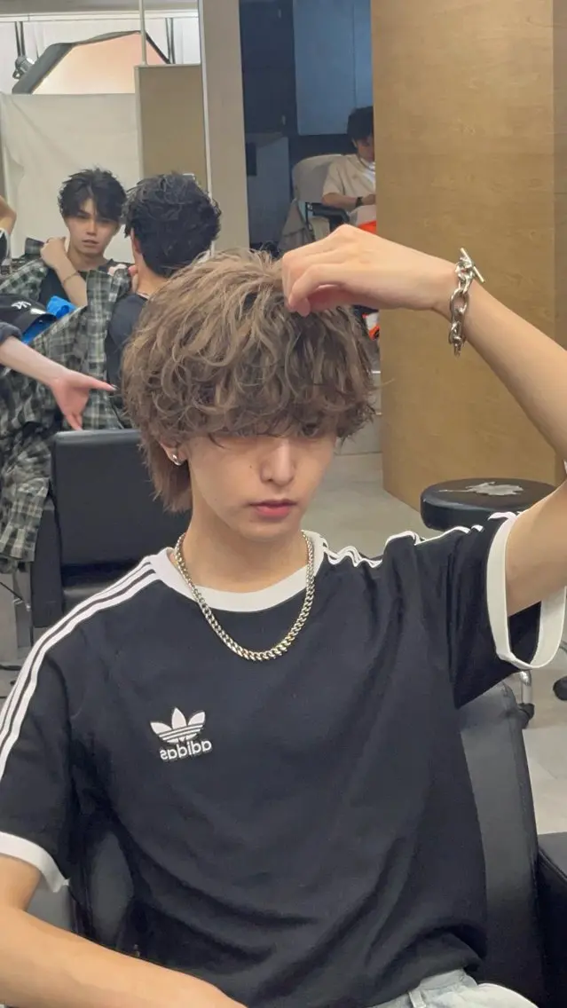 ミディアム カマタ ハルキのヘアスタイル