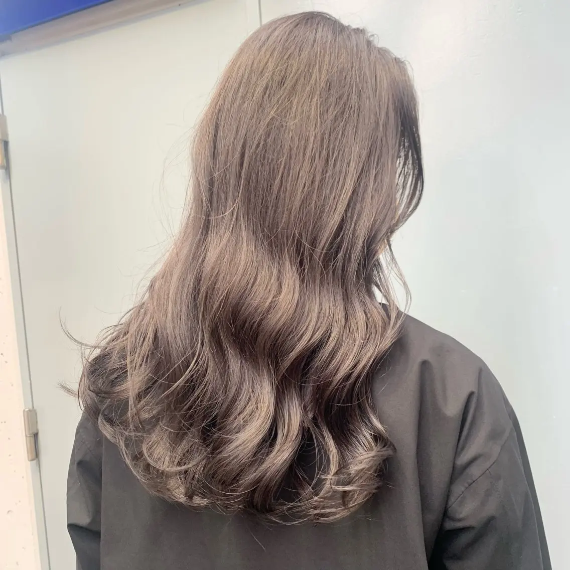 ロング カラー アッシュ ブラウンカラー 透明感カラー グレージュ ヘアカラー トリートメント No1韓国風レイヤー &カチモリ✨ /サキのヘアスタイル
