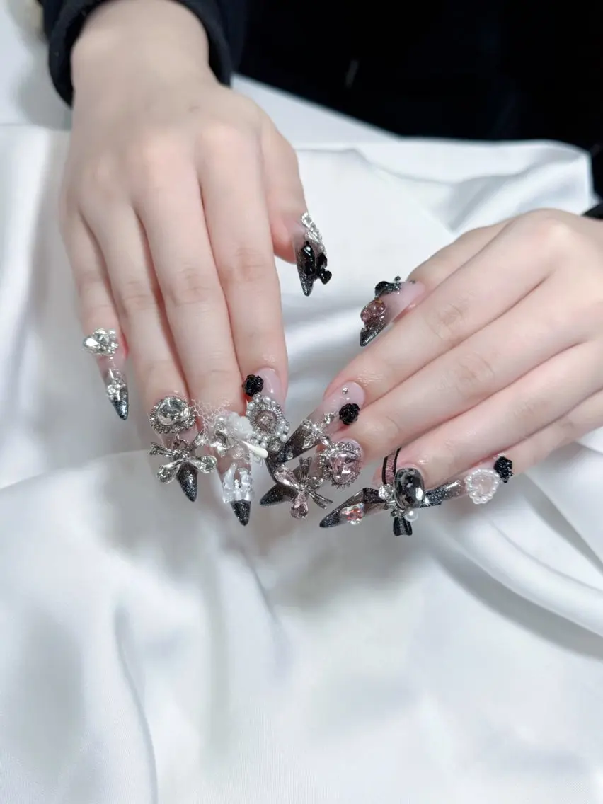 セミロング ハンドネイル Bibi nail Osakaのネイルデザイン