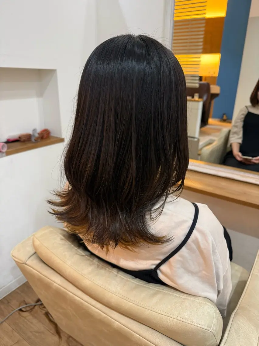 ミディアム ミディアムレイヤー くびれヘア レイヤーカット fenice natsumiのヘアスタイル