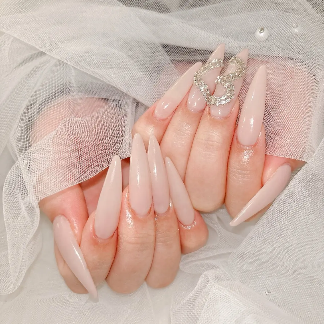 ネイル ハート ロングネイル ワンカラーネイル ハンドネイル 中野駅徒歩5分💅 ラクロレのネイルデザイン