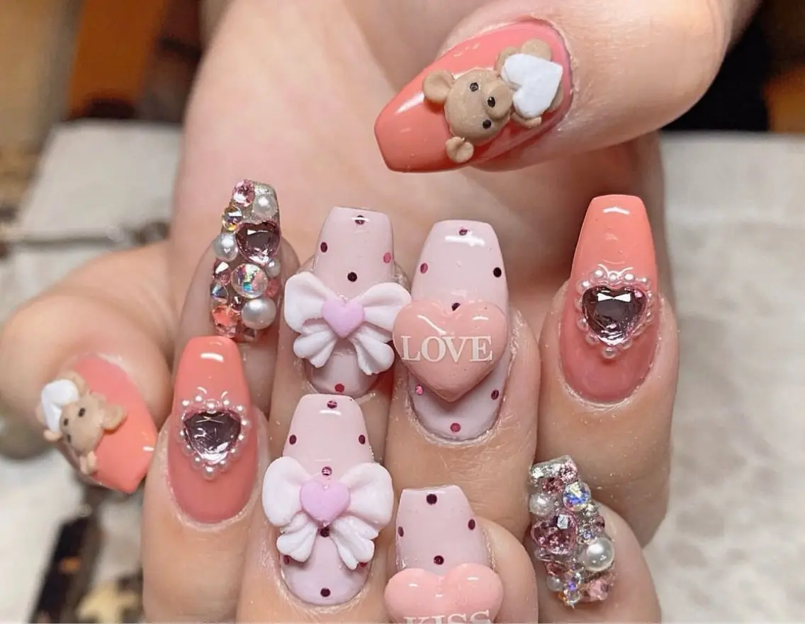 ネイル アートネイル オーロラネイル チークネイル フレンチネイル ガラスフレンチ ハンドネイル 🎀YooLi Nail salonのネイルデザイン