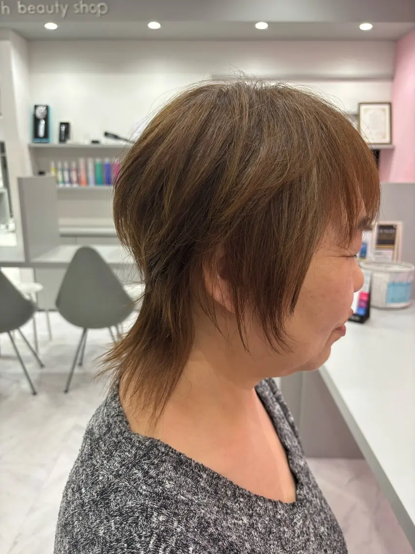 ミディアム ウルフカット Bianca伊勢崎 山崎南乃のヘアスタイル