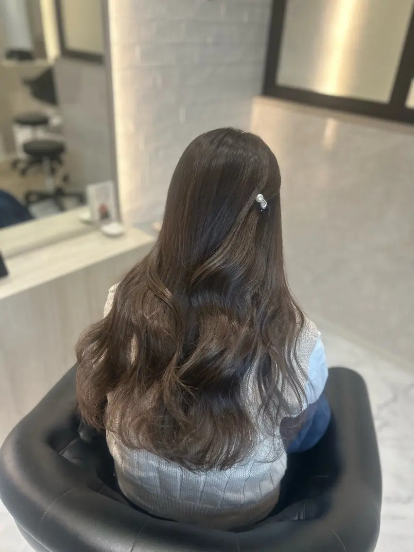 ロング カラー カット ヘアカラー トリートメント emi/髪質改善/ 韓国風/艶カラーのヘアスタイル