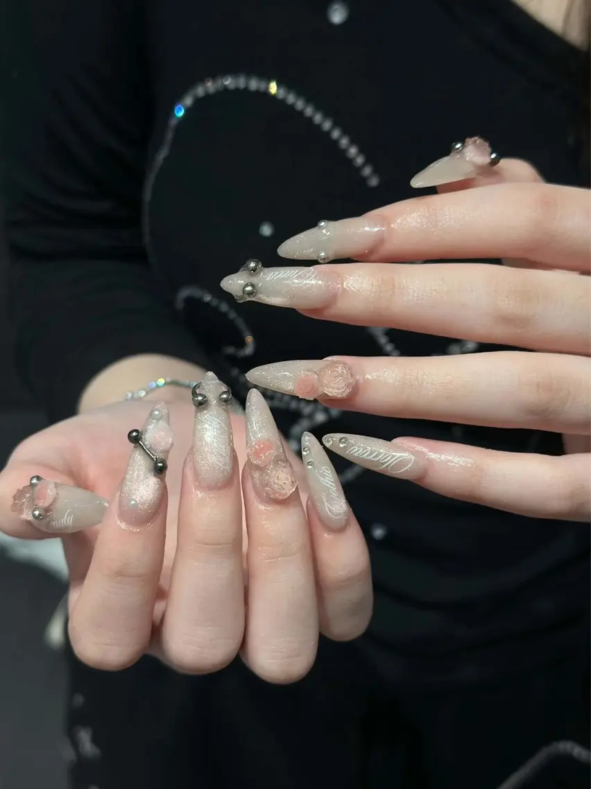 ネイル チークネイル ドット フレンチネイル グラデーション ハート ハンドネイル ハンドケア Eli Muse 新宿ネイルのネイルデザイン