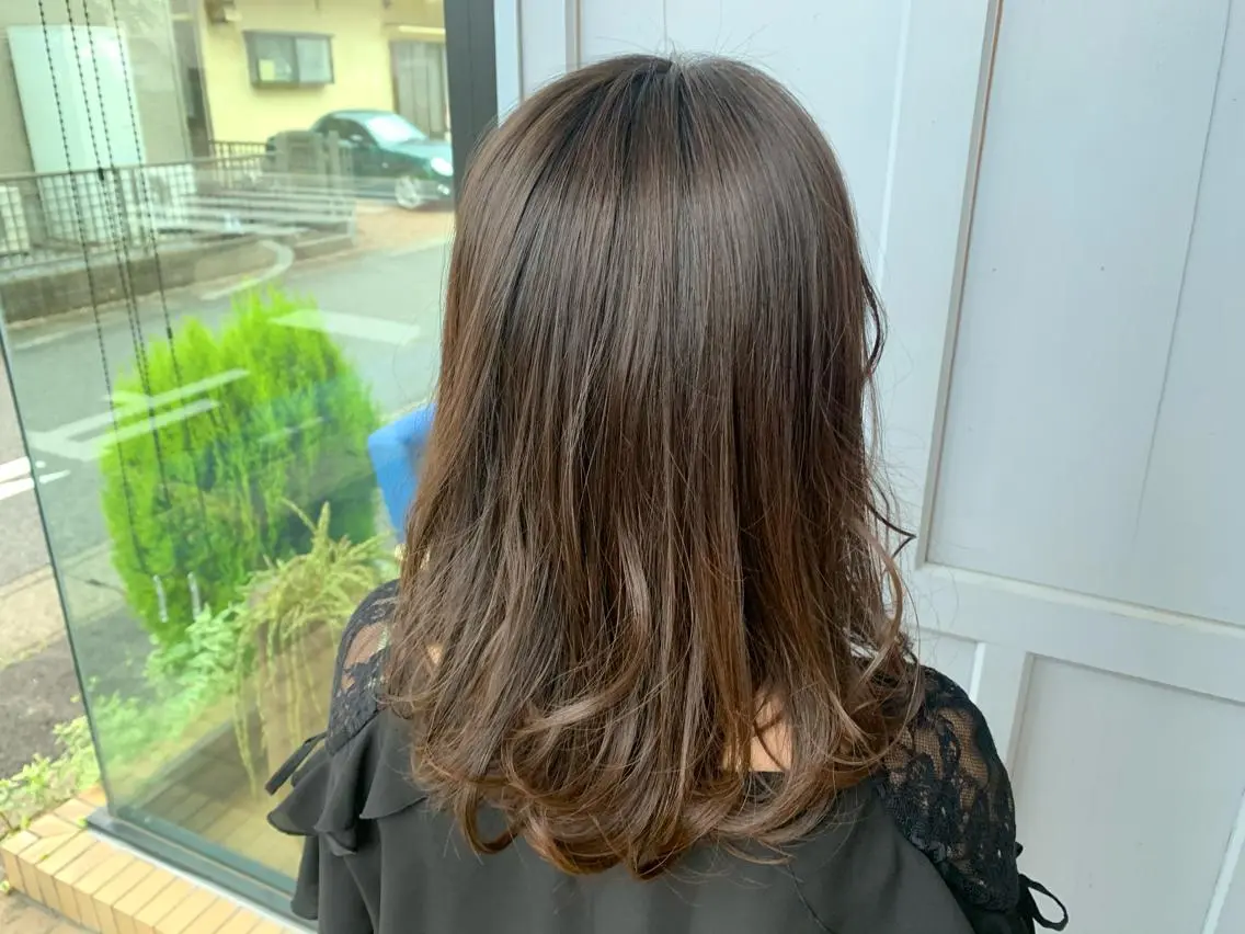 セミロング カラー アッシュ ヘアカラー トリートメント ツキダテ ユイのヘアスタイル