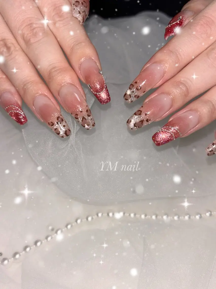 ネイル アニマル柄 チークネイル フラッシュネイル フラッシュマグ 赤色 ハンドネイル YM nailのネイルデザイン