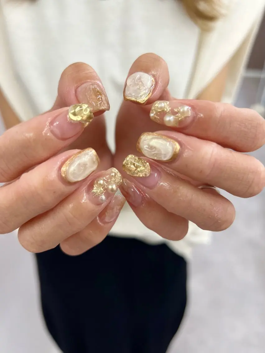 ネイル ジェルネイル ゴールド マグネットネイル ニュアンスネイル パラジェル ハンドネイル ハンドケア Bana_ Nailのネイルデザイン